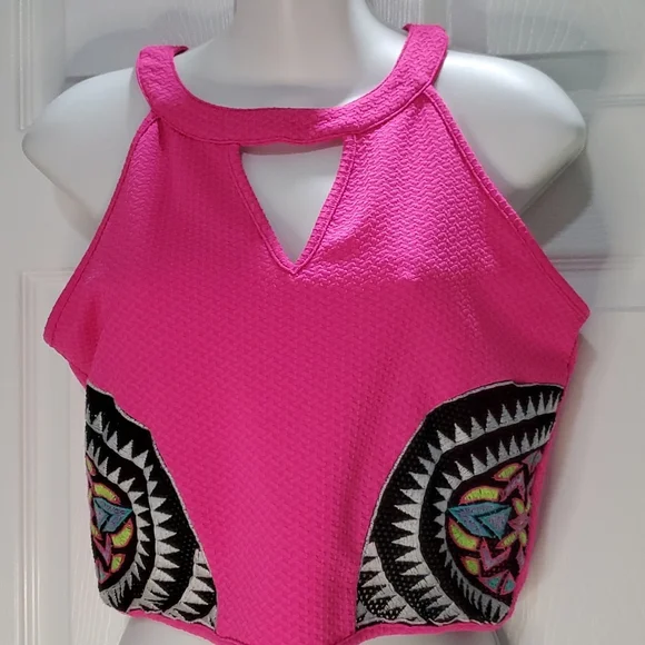 LULUMARI HOT PINK LARGE EMBROIDERED CROP TOP - Picture 1 of 6
